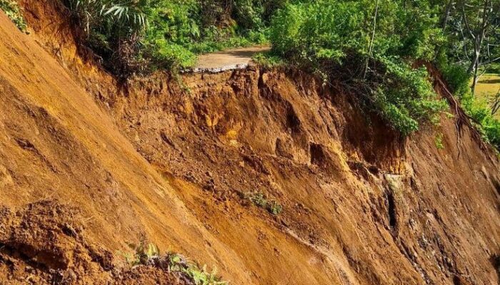 10 Orang Tertimbun Longsor di Jalan Poros Rantepao, Torut