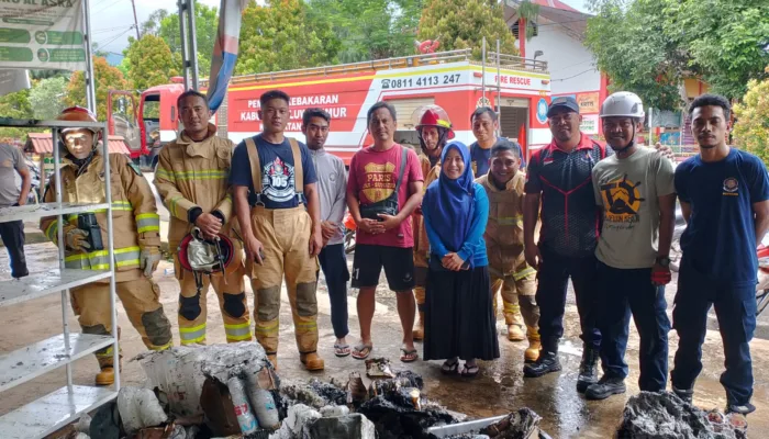 Kebakaran Rumah Di Puncak Indah. Damkar Bergerak Cepat