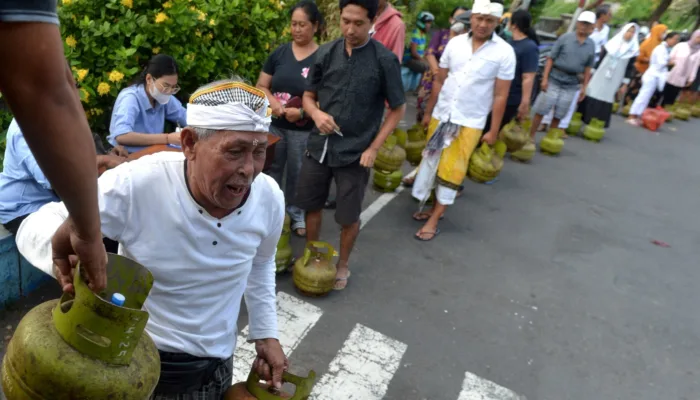 Antrean Gas Elpiji 3 Kg di Tangsel Makan Korban, Warga Meninggal Diduga Kelelahan