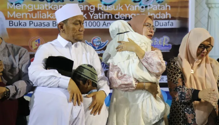 Momen Haru di Yatim Fest 1446 H, Bupati dan Wabup Lutim Tak Kuasa Menahan Tangis