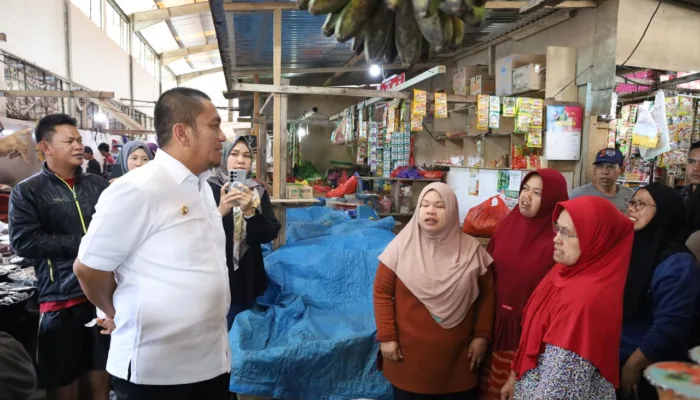 Bupati Lutim Gratiskan Biaya Kebersihan di Pasar Malindungi Sorowako
