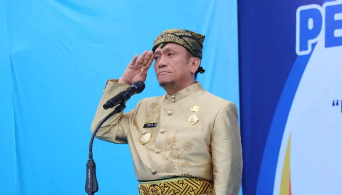 Pimpin Upacara Hardiknas, Bupati Irwan Tegaskan Komitmen Pendidikan Berkualitas untuk Semua