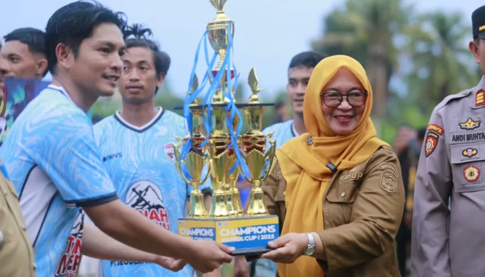 Wabup Puspa Tutup Turnamen Katrol Cup 1, Tegaskan Semangat Persatuan Lewat Sepak Bola