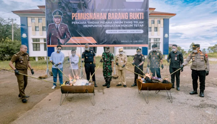 Kejari Luwu Timur Musnahkan Barang Bukti 48 Perkara Periode Januari–Juni 2025