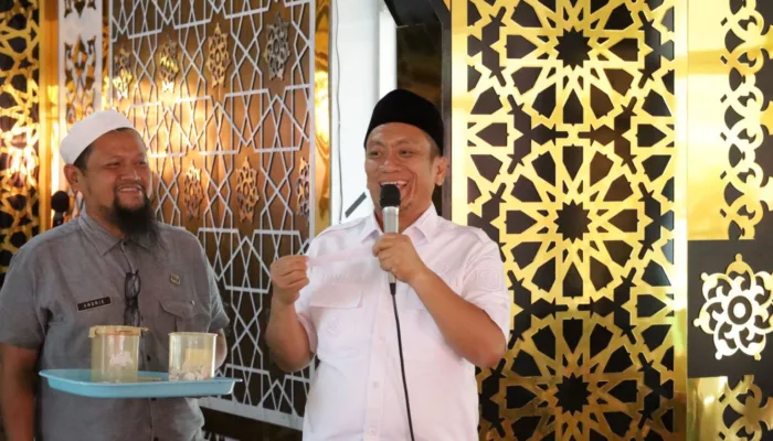 Telah Terpilih, Bupati Irwan Betangkatkan Lima PNS dan PPPK Untuk Umroh Gratis