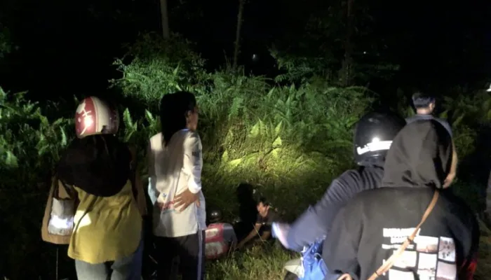 Terjatuh Saat Perjalanan Jauh, Pengendara Diselamatkan oleh Kepedulian Warga