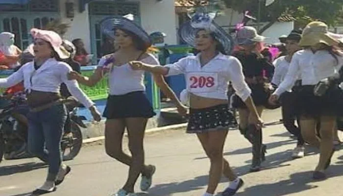 Lansia & Komunitas Waria Meriahkan Lomba Gerak Jalan HUT ke-80 RI di Malili