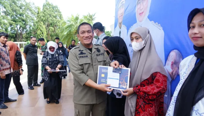 Tahap Pertama, 4.244 Mahasiswa Lutim Terima Rp 3 juta Lewat Program Kartu Pintar