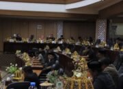 Wabup Puspa Hadiri Paripurna Pemandangan Umum Fraksi DPRD Lutim Terhadap Tiga Ranperda