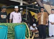 Wabup Lutim Serahkan Akta Kematian Almarhum H. Janong Bin Badang di Rumah Duka