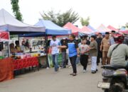 Kunjungi Pasar Ramadhan, Bupati Irwan Belanja Kuliner dan Hibur Warga