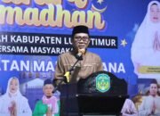 Diguyur Hujan, Warga Mangkutana Tetap Antusias Ikuti Safari Ramadhan Pemkab Lutim
