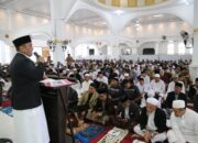 Takbir Menggema di Masjid Agung Malili, Bupati Irwan Ajak Jadikan Idul Fitri Energi Pembangunan