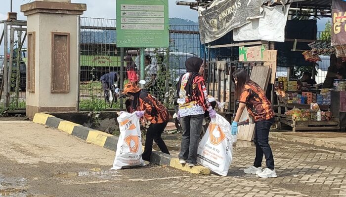 Kolaborasi Pemuda Luwu Timut Menjaga Danau Towuti