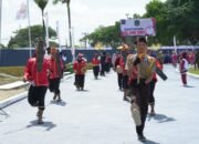 Pimpin Langsung Defile Porsenijar 2026, Bupati Luwu Timur Bakar Semangat Ribuan Guru