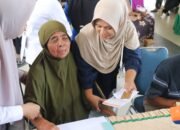 Tak Lagi Bingung Biaya Berobat, Lansia Tomoni Sambut Bantuan dengan Air Mata Syukur