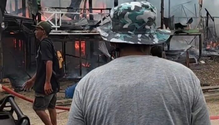 Kebakaran Malili Luwu Timur: Tiga Rumah Ludes Terbakar di Wewangriu