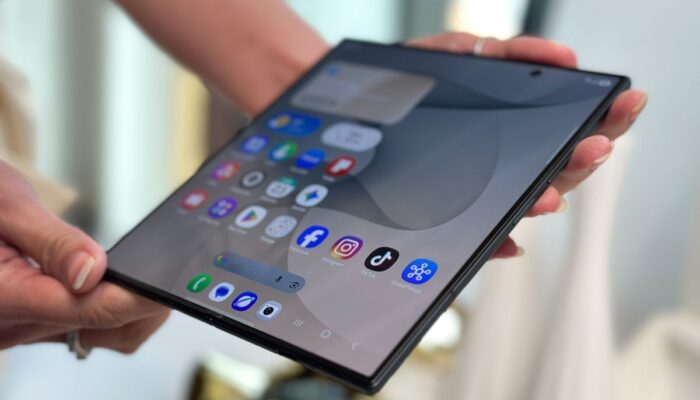 Samsung Galaxy Z Fold 8 Ultra: Kamera 200MP dan Baterai 5000mAh