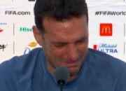 scaloni menangis