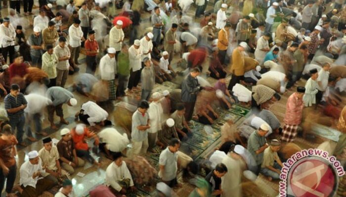 Shalat Sunnah Saat Khutbah Jumat: Boleh atau Tidak?