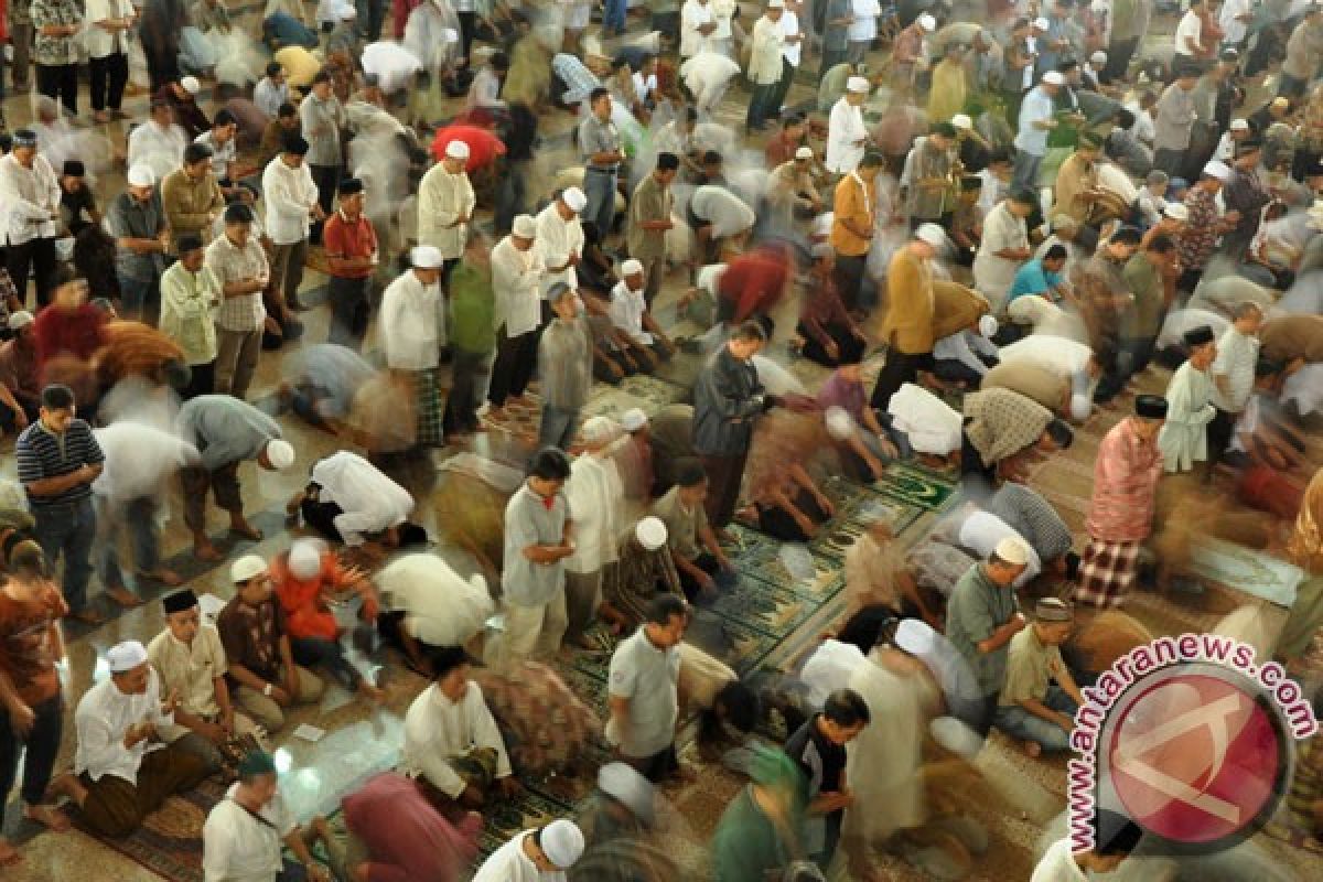 shalat sunnah saat khutbah jumat