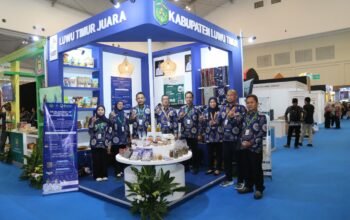 Kunjungi Stand Lutim, Wamendagri Bima Arya Tertarik dengan Dange Juara