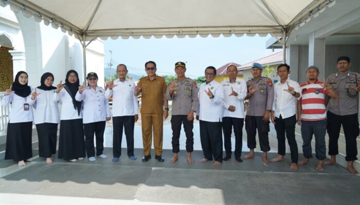 Gerakan Bersih-Bersih Masjid Lutim: Sekda Ramadhan Turun Tangan