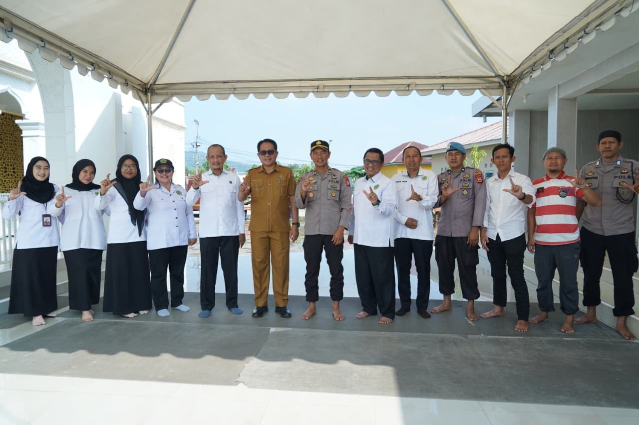 gerakan bersih-bersih masjid lutim