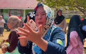 Penertiban Bukit Laoli: Ibu-ibu Misterius Muncul