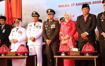 Penurunan Bendera Merah Putih di Malili Bikin Paskibraka Menangis