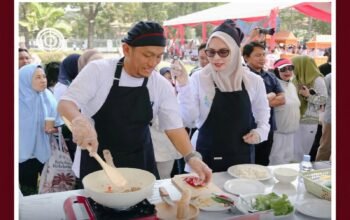 Di Hadapan Gubernur dan Kepala Daerah se-Sulsel, Bupati Luwu Timur Irwan Bachri Syam Racik “Nasi Goreng Juara” di HUT ke-357 Sulsel