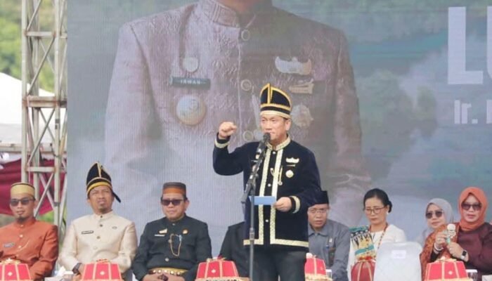 Pimpin Upacara Sumpah Pemuda ke-98, Bupati Lutim Tegaskan Pemuda sebagai Fondasi Pembangunan Daerah