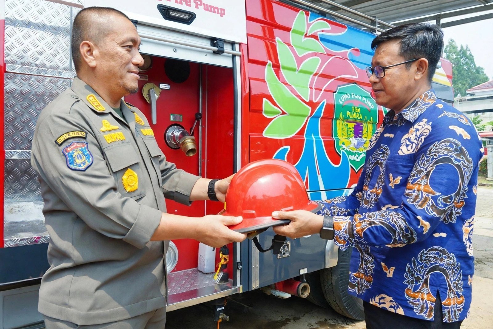 Bupati Irwan Kirim Benteng Baru ke Mahalona Raya: Damkar 4.000 Liter Antisipasi Karhutla